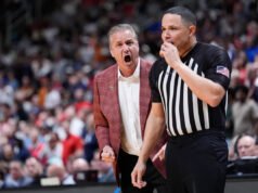 Arkansas colapsa al final de la derrota de Sweet 16 ante Arizona con expulsión, faltas graves y problema técnico de John Calipari