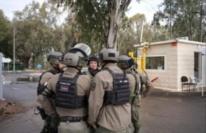 Un equipo de emergencia derriba un dron de Hezbolá con armas pequeñas en el oeste de Galilea