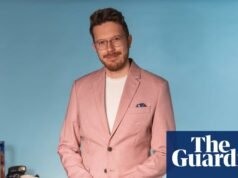 ¿Brillante y hermosa? El hombre que provoca el éxtasis milenario con su canto de himnos escolares | Música