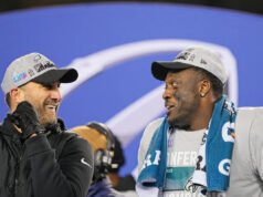 Nick Sirianni y el gerente general de los Eagles, Howie Roseman, dan la misma respuesta a medias a los rumores de intercambio de AJ Brown