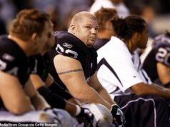 Barret Robbins, ex estrella de la NFL, que huyó antes del Super Bowl y fue asesinado a tiros por la policía a los 52 años