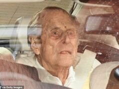 El príncipe Felipe vivió con cáncer de páncreas durante casi ocho años antes de su muerte, revela un nuevo libro