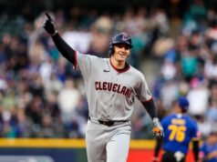 Los novatos Chase DeLauter y Sal Stewart obtienen los primeros honores de Jugador de la Semana de la Liga Americana y la Liga Nacional en 2026