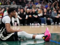 Giannis Antetokounmpo estaría de baja durante al menos una semana después de sufrir una hiperextensión en la rodilla izquierda y un hematoma en el hueso.