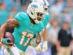 Se informa que los Dolphins cambian al WR Jaylen Waddle a los Broncos en un intercambio exitoso