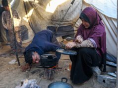 La escasez de gas obliga a las familias de Gaza a cocinar con leña