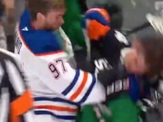 Connor McDavid lanza golpes en una rara pelea en el juego