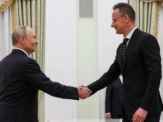 Putin entrega dos prisioneros de guerra al ministro de Asuntos Exteriores húngaro