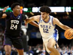 Cameron Boozer de Duke sancionó una falta flagrante por un codazo en la cabeza del oponente en la victoria sobre TCU