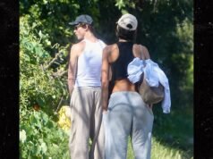Shawn Mendes toma un descanso para ir al baño durante un paseo por Malibú con Bruna Marquezine
