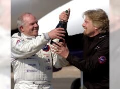 El 3 de marzo, Millionaire realiza su primer vuelo en avión en solitario y sin escalas