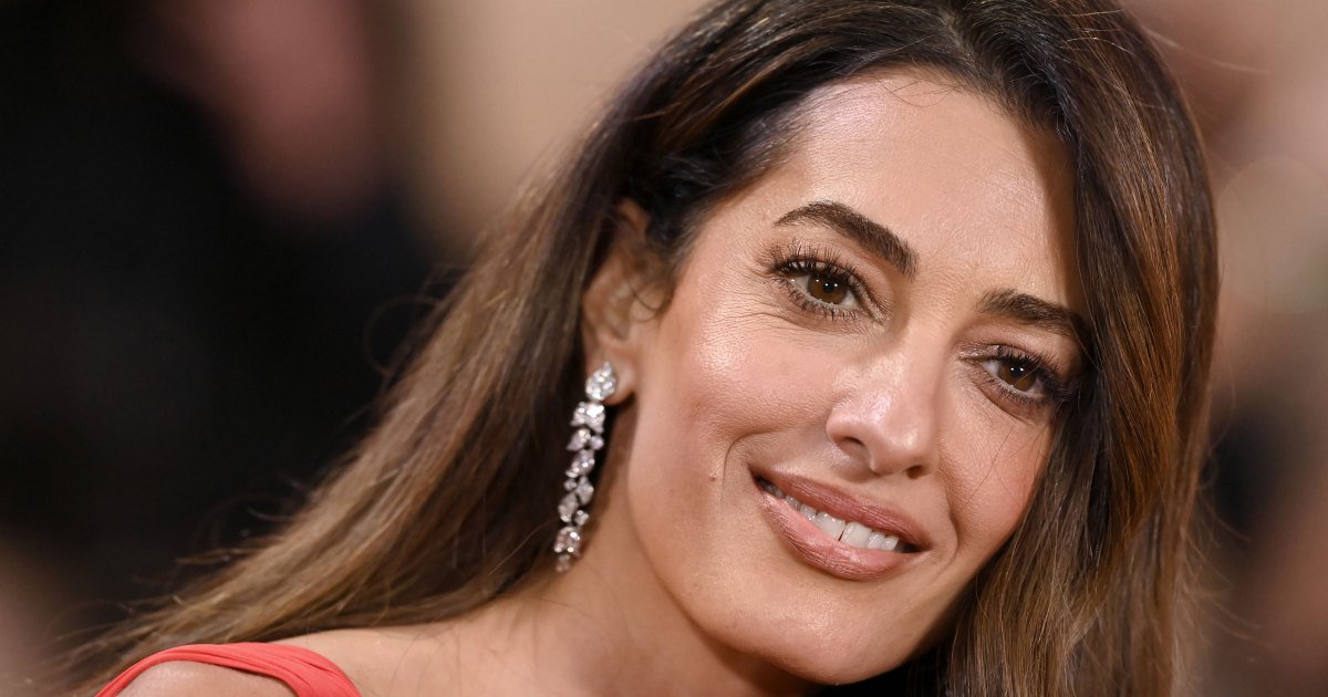 BEVERLY HILLS, CALIFORNIA - 11 DE ENERO: (SÓLO PARA USO EDITORIAL) Amal Clooney asiste a la 83.ª edición de los Golden Globe Awards en el Beverly Hilton el 11 de enero de 2026 en Beverly Hills, California. (Foto de Axelle/Bauer-Griffin/FilmMagic)