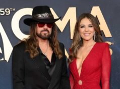 Billy Ray Cyrus y Elizabeth Hurley están “muy sincronizados”
