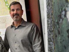 Constructores de viviendas acusados afirman que 5.000 dólares metidos en una taza de café no fueron un soborno