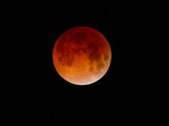 El eclipse lunar total crea una ‘luna de sangre’ en el Área de la Bahía