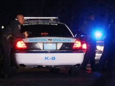 Adolescente sospechoso de apuñalar regresó a la escena del crimen para recuperar su teléfono