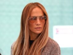 El cómodo y elegante look de falda de aeropuerto de Jennifer Lopez está en Amazon