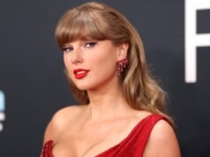 El collar Exact Kendra Scott de Taylor Swift está a la venta en Amazon