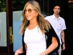 El ligero cárdigan primaveral de Jennifer Aniston tiene un doble