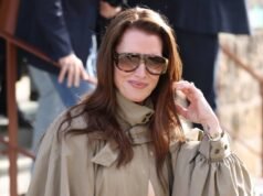 La gabardina ondulada de Brooke Shields es una elegante tendencia de primavera