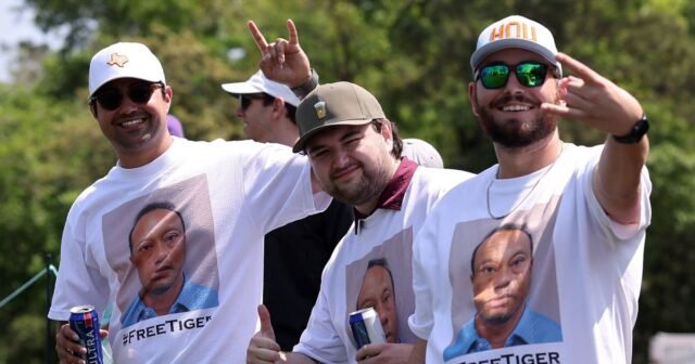 GettyImages-2268811288-Fans-wearing-Tiger-Woods-shirts.jpg