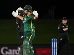 Ver: Kayla Reyneke de Sudáfrica anota un inusual doblete con bola blanca en ODI contra Nueva Zelanda