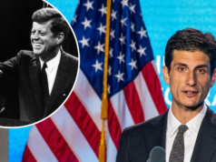 El nieto de John F. Kennedy conserva su bata y su sombrero en un modelo de esqueleto
