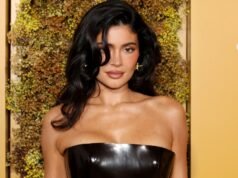 A Kylie Jenner le encanta esta funda para teléfono con espejo Casetify