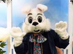 Arrestan a un hombre en un centro comercial por manosear a una mujer disfrazada de Conejito de Pascua