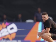El seleccionador de Inglaterra, Brendon McCullum, sobrevive al escrutinio de la paliza de Ashes