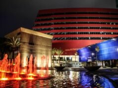 Dentro del extraño asunto de TEDx Beverly Grove