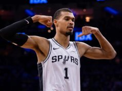 Victor Wembanyama anota 38 y captura 16 rebotes en la victoria de los Spurs por 121-106 sobre los Pistons