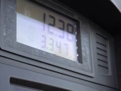 Los paisajistas de Charlotte luchan por mantenerse al día con el aumento de los precios de la gasolina: “extremadamente frustrante”