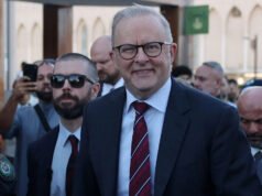 El primer ministro australiano interrumpió en una mezquita y los manifestantes lo llamaron “perro pútrido”