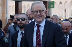 El primer ministro australiano interrumpió en una mezquita y los manifestantes lo llamaron “perro pútrido”