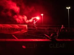 Greenpeace bloquea un carguero en Francia para protestar contra el uranio