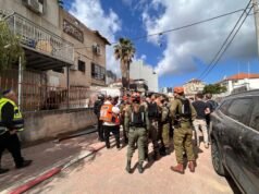 Ocho heridos y coches se incendian en el centro de Israel tras el ataque iraní con municiones de racimo