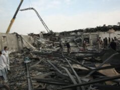 Búsqueda de familiares tras ataques aéreos paquistaníes al hospital de Kabul