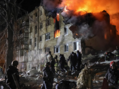 Ataque ruso contra edificio de Kharkiv mata a siete personas