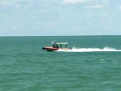 Una avioneta con siete personas a bordo se estrella en aguas infestadas de cocodrilos