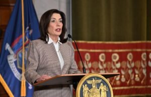 Se avecinan días oscuros para los neoyorquinos mientras la ley climática promete apagones y aumentos de costos