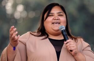 La política de Los Ángeles Eunisses Hernández votó en contra de desfinanciar a la policía