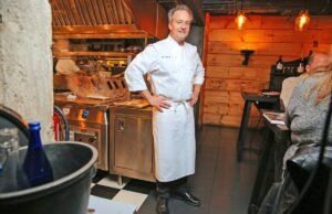 El ex cocinero del Waldorf Astoria cuenta sus días de ensalada como el chef ejecutivo más joven