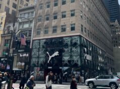 El destino del edificio de 12 pisos en una propiedad inmobiliaria privilegiada de Nueva York en el limbo en medio de intrigas legales