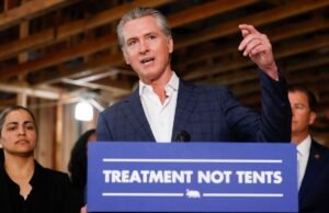 Newsom intenta culpar a las personas sin hogar