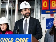 Las mejores escuelas de Nueva York están eliminando a los niños pobres con tarjetas centenarias