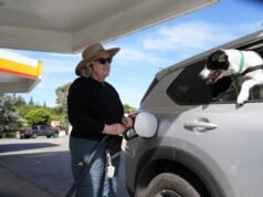 Los precios de la gasolina superan los 4 dólares por galón por primera vez en más de 3 años