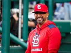 Los Cardinals firman al entrenador Oliver Marmol con una extensión de 2 años con opción del club para 2029