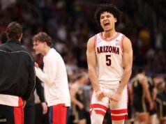Sea dueño del momento: cuando la temporada de Arizona estaba en juego, Tommy Lloyd dejó que sus jugadores hablaran por sí mismos