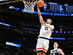 March Madness 2026: Cómo ver el partido Duke vs. UConn Elite Eight hoy en el torneo de baloncesto masculino de la NCAA